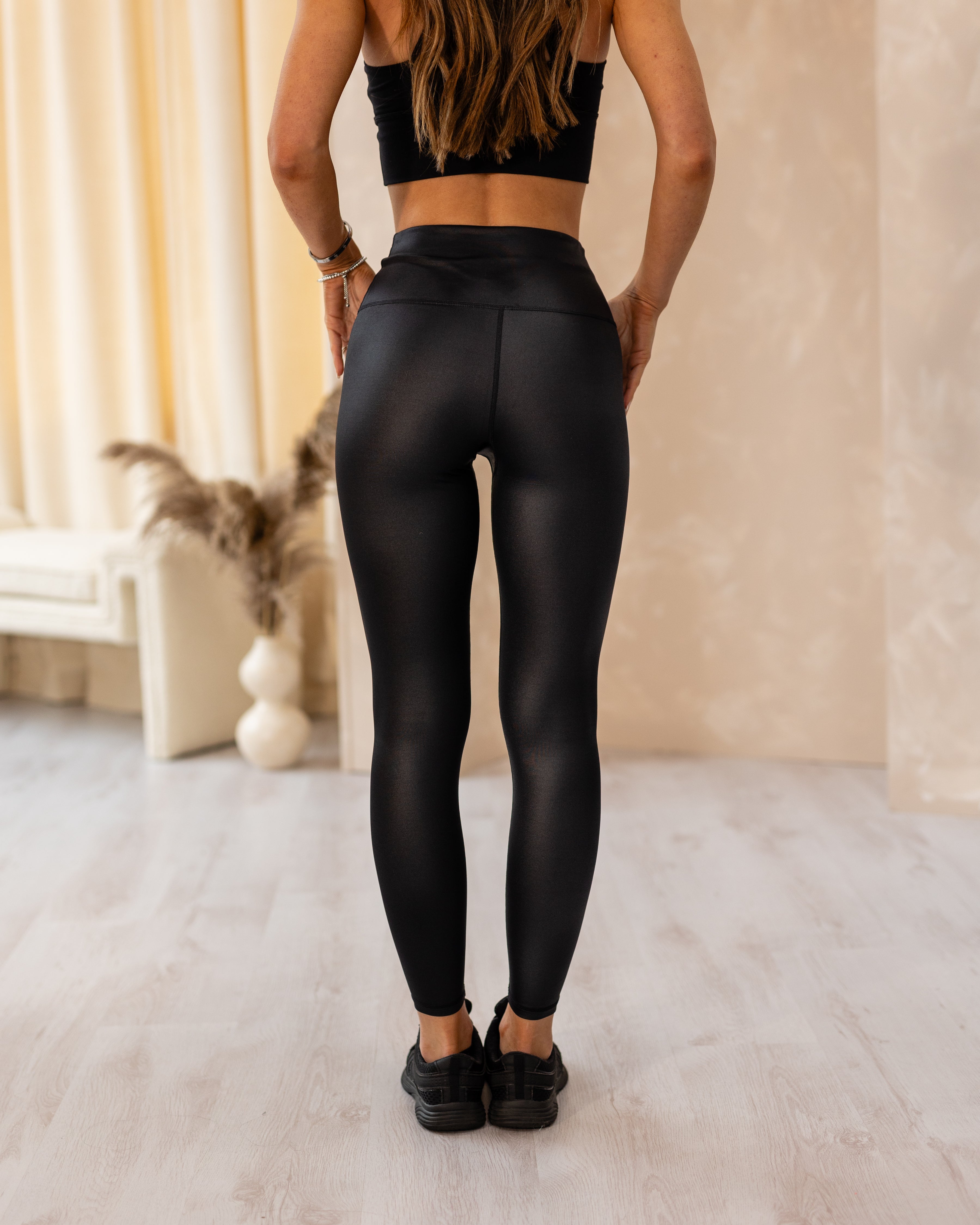 You ABSOLUTELY need these Second SKN Leggings! Wear it at home, to